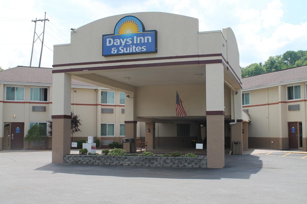 Days Inn & Suites By Wyndham Bridgeport - Clarksburg Exterior photo
