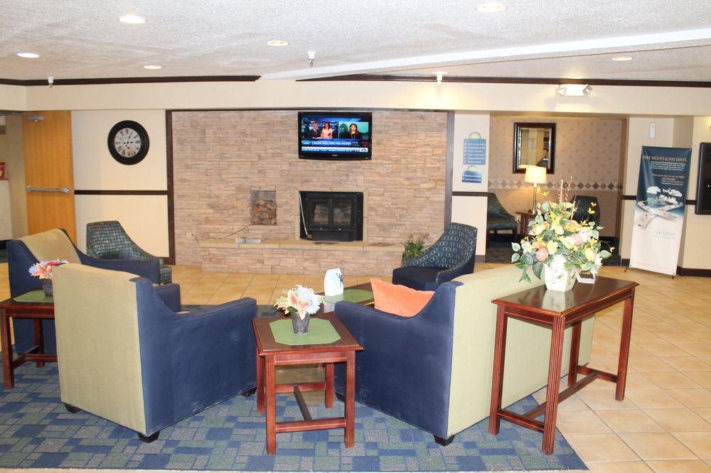 Days Inn & Suites By Wyndham Bridgeport - Clarksburg Exterior photo