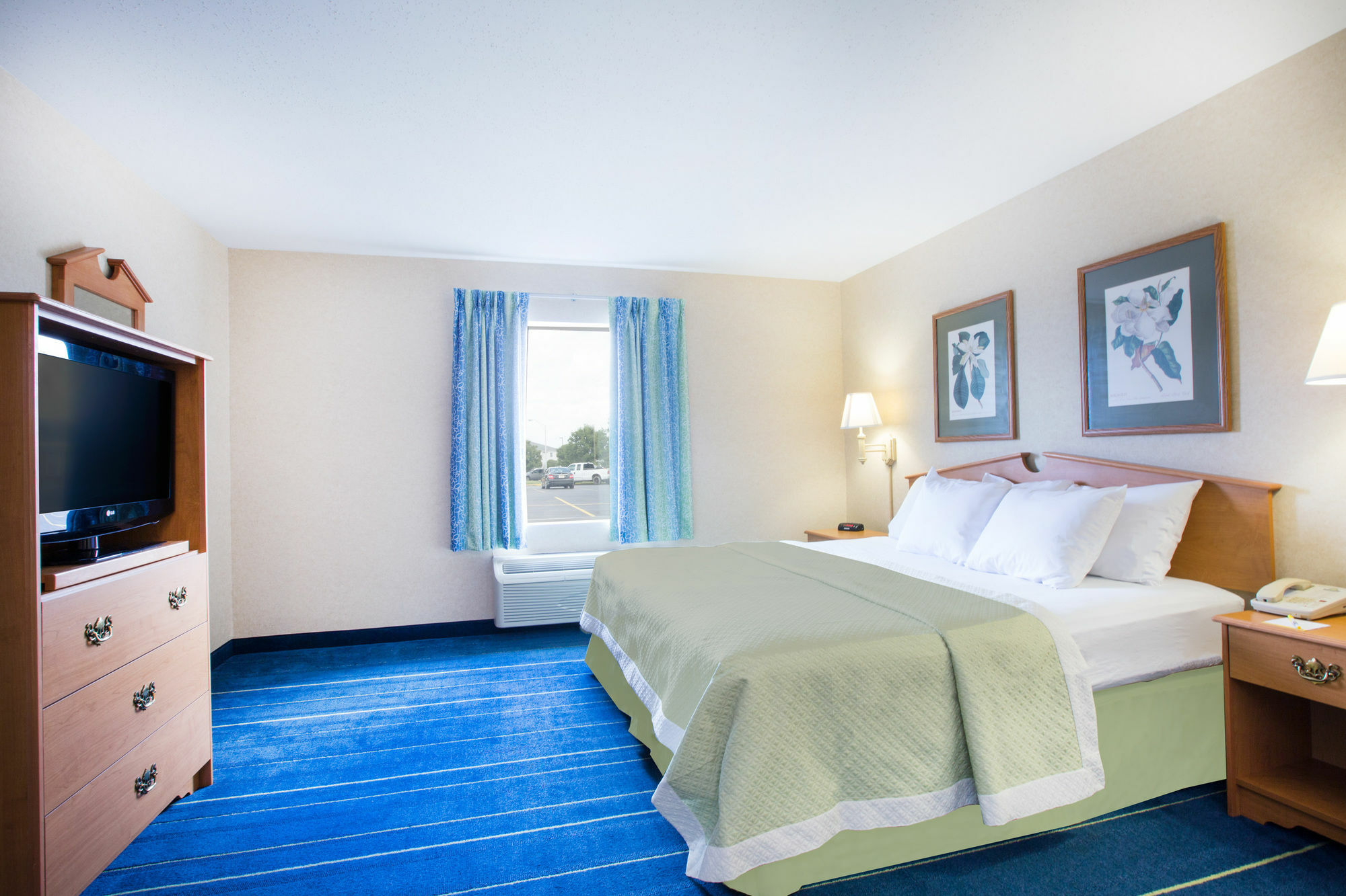 Days Inn & Suites By Wyndham Bridgeport - Clarksburg Exterior photo